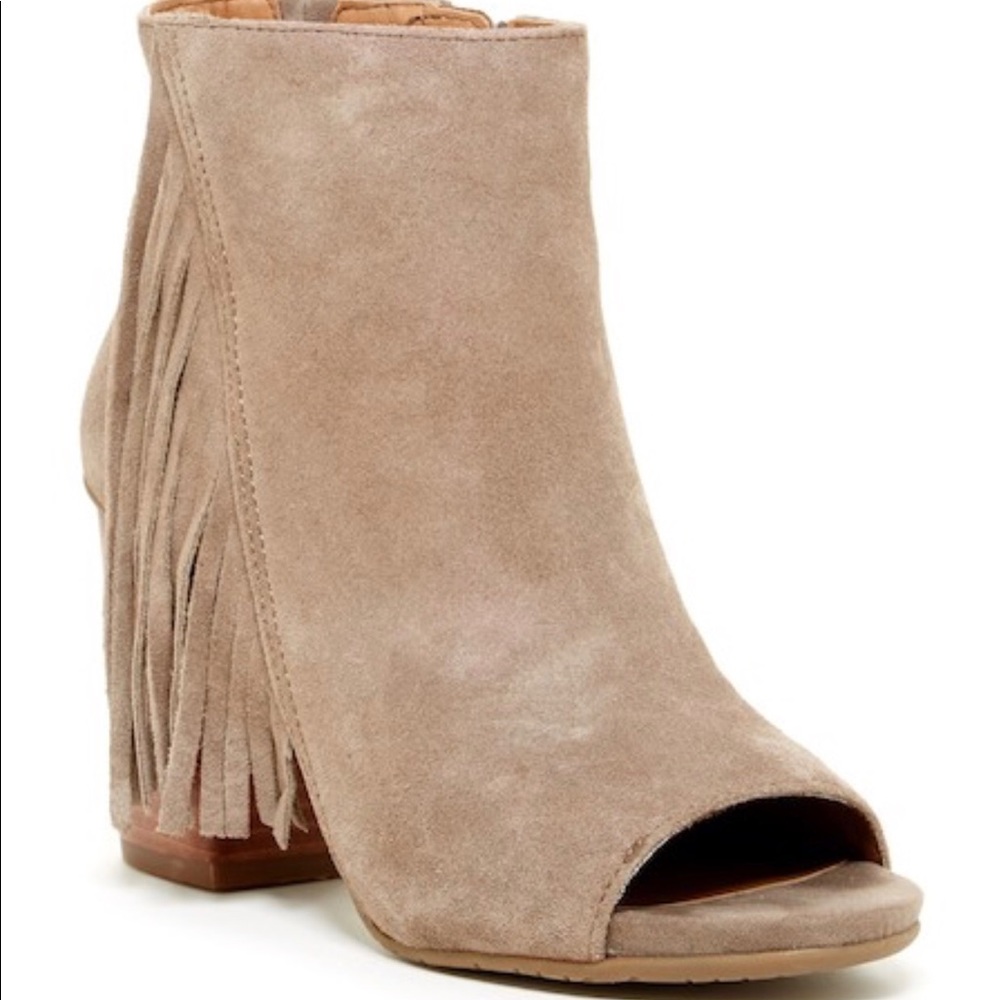 Reaction Kenneth Cole Fridah Bootie